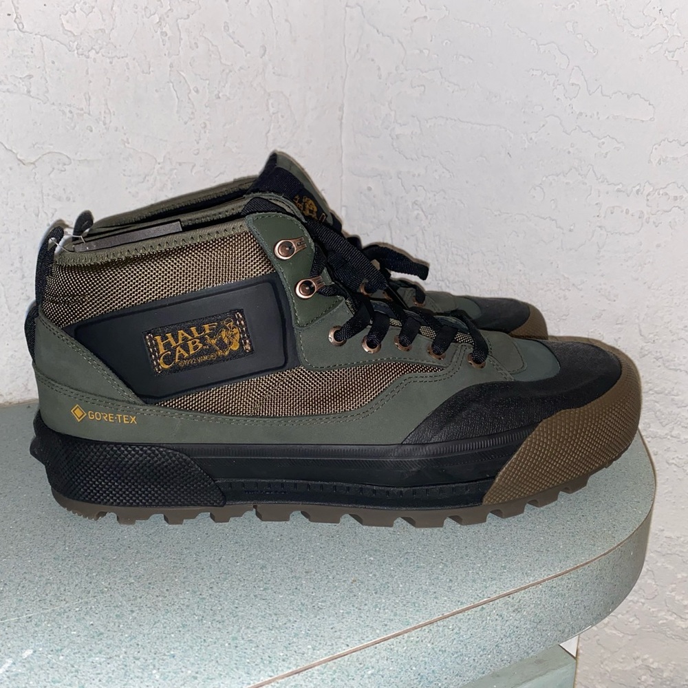 Vans Men's 8 Half Cab Gore-Tex MTE-3 Waterproof Grape Leaf Green VN0009QWKEK